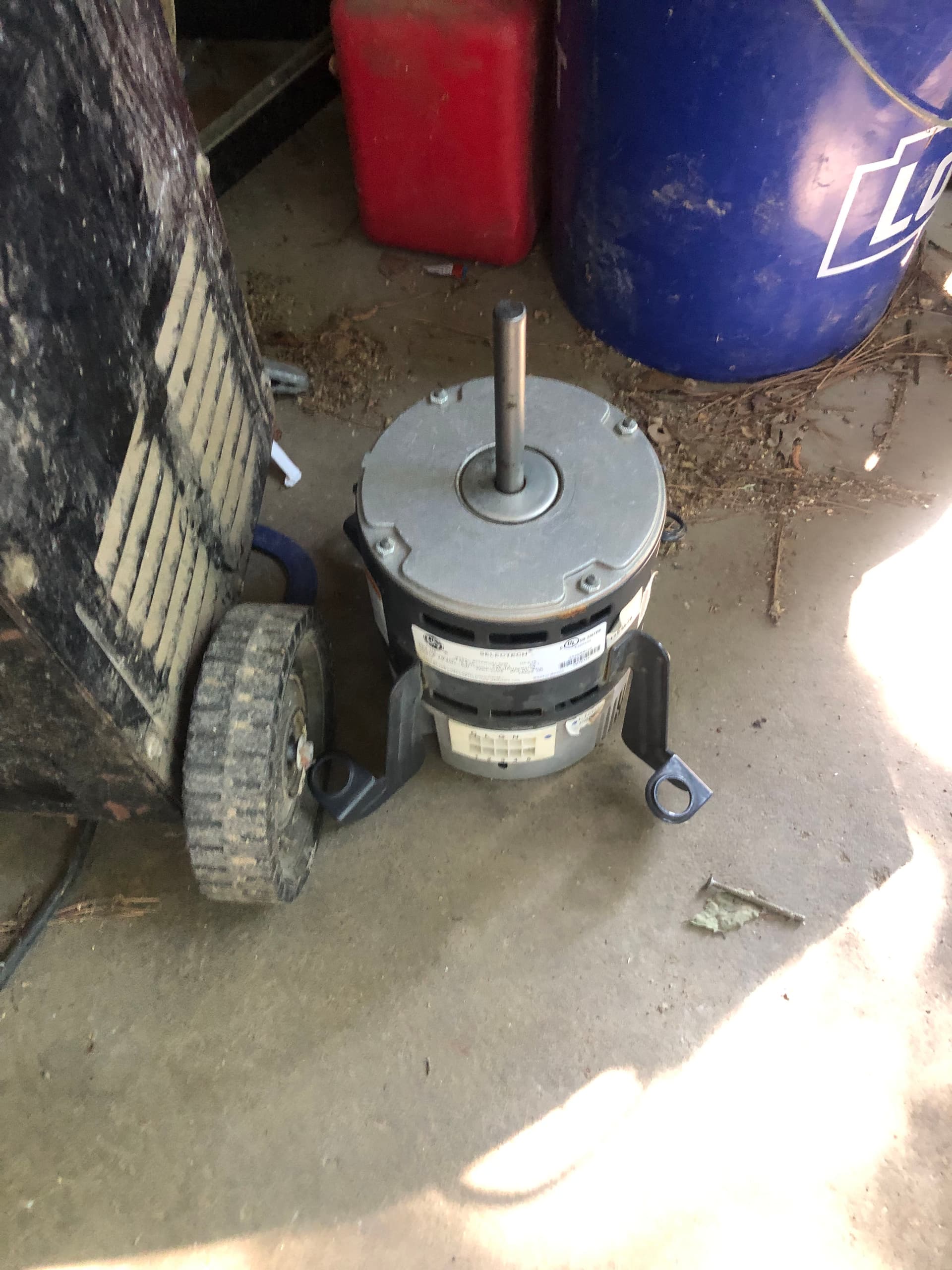 Gallery photos for ECM Blower Motor Replacement Gets This AC System Moving Air Again: Image #1