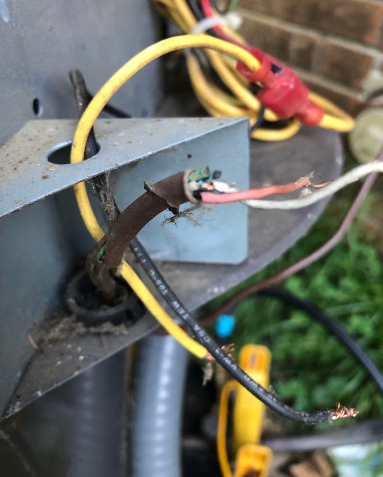 Gallery photos for AC Not Cooling? Here's How We Actually Find the Problem: Image #2